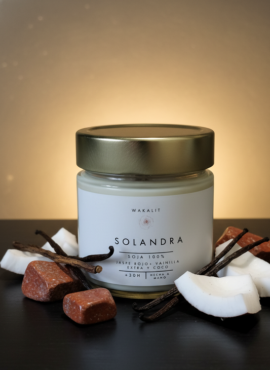 Vela de soja 100% ecológica Solandra con Jaspe Rojo, Vainilla Extra y Coco. Vela de energía y pasión.