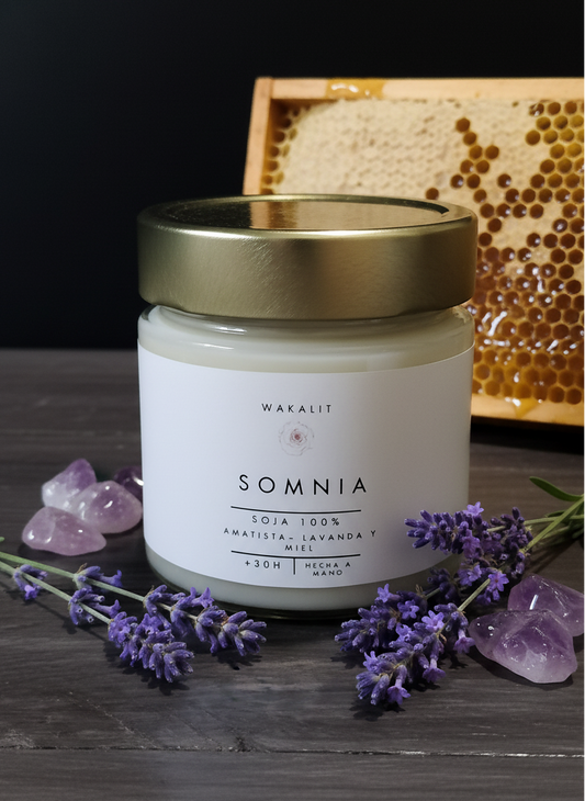 Vela Somnia de soja 100% ECO con amatista natural, aroma lavanda y miel. Vela para dormir.